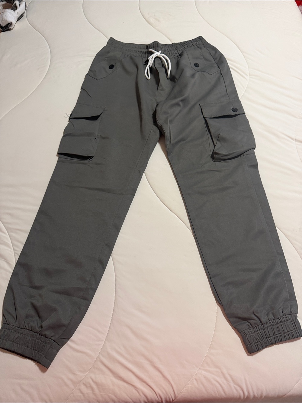 Men's Gray Cargo Jogger Pants with Elastic Waist and Cuffs